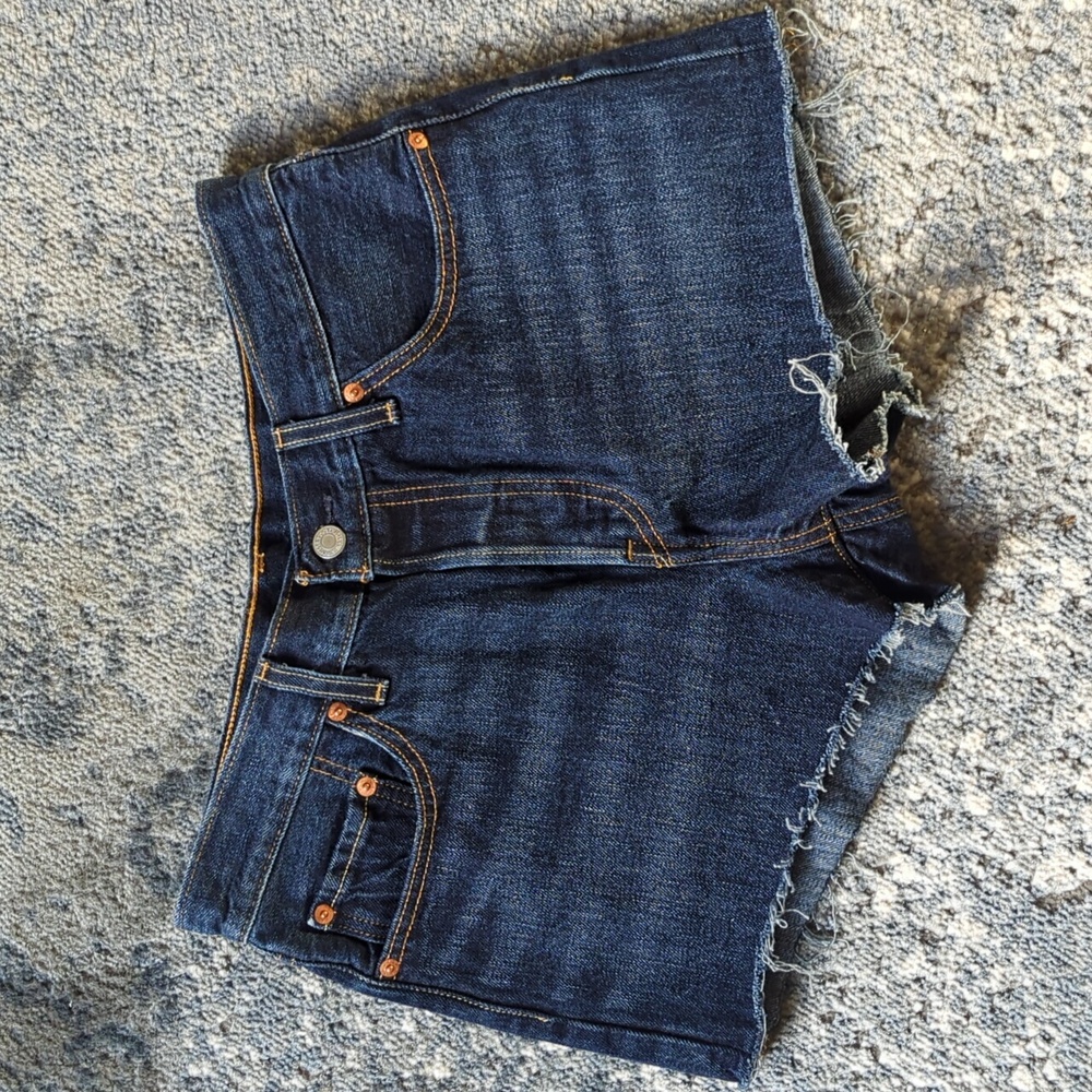 Women's LEVI'S Buttonfly Jean Shorts EUC - Picture 1 of 8